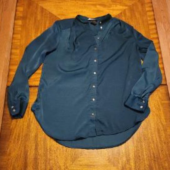 H&M Tops - H&M Button Down Shirt